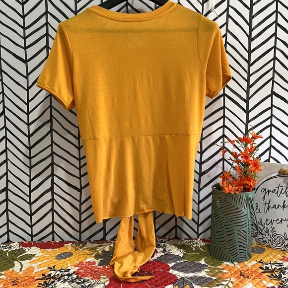 Glam Sunny Sunflower Yellow Tie Front Short Sleeve Top, Size Medium - Picture 7 of 12